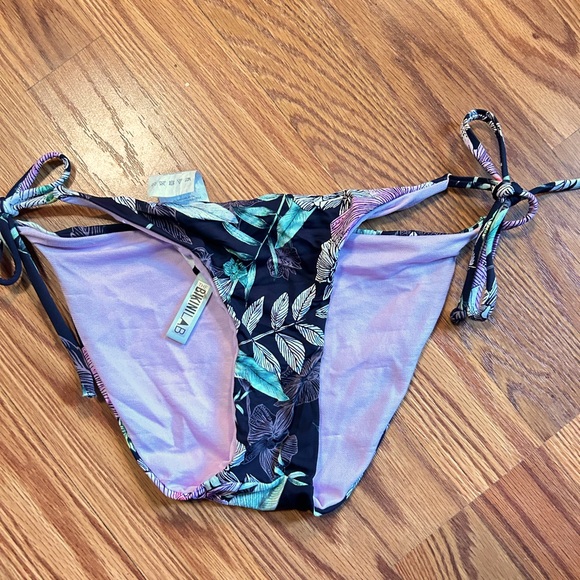 Two piece tropical bikini - Picture 4 of 7